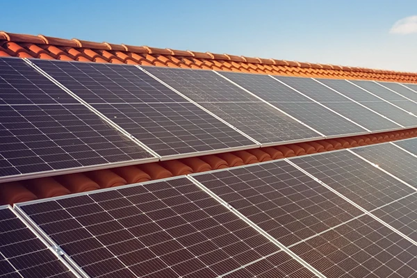 Ugradnja solarnih panela na krovu objekta – elektroinstalacije za obnovljive izvore energije | Bljesak – obrt za elektroinstalacije